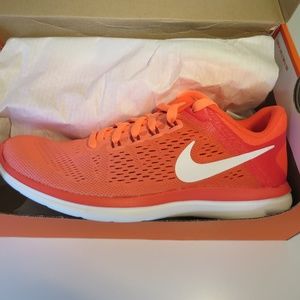 Brand New Womens Nike size 6 running shoe